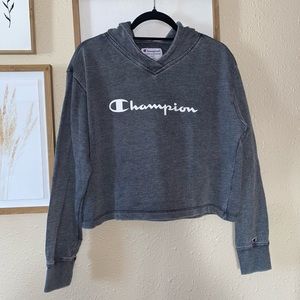 Cropped sweatshirt.